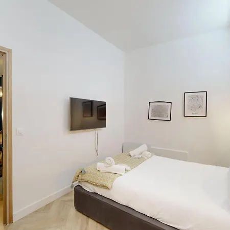 180 Steph - Superbe A Paris